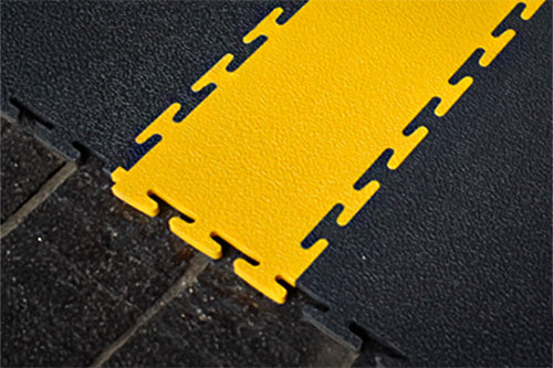 Pavimento in PVC ad incastro per officina